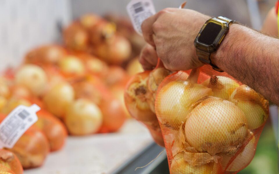 A Food Finders volunteer sorting fresh produce in Lafayette